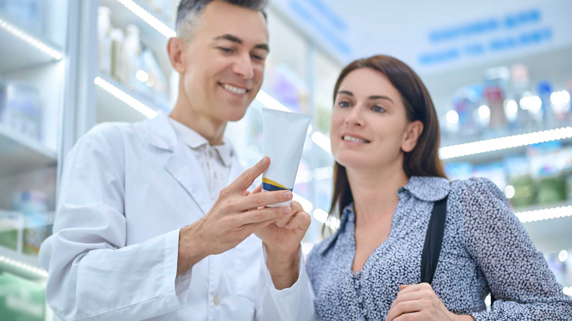 Acquistare cosmetici in farmacia