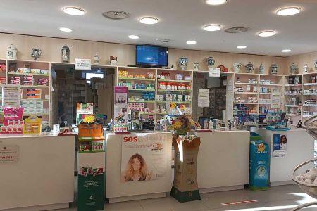 Farmacia Biondi a Trani - bancone