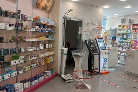 Farmacia Biondi a Trani - bilancia con altimetro