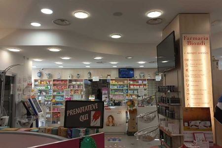 Farmacia Biondi a Trani - interno della farmacia