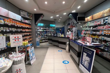 Farmacia Cirino dr. Luigi, Mugnano di Napoli - interno della farmacia